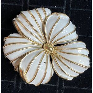 Vintage Trifari Gold-Tone & White Pansy Flower Brooch Pin 2"